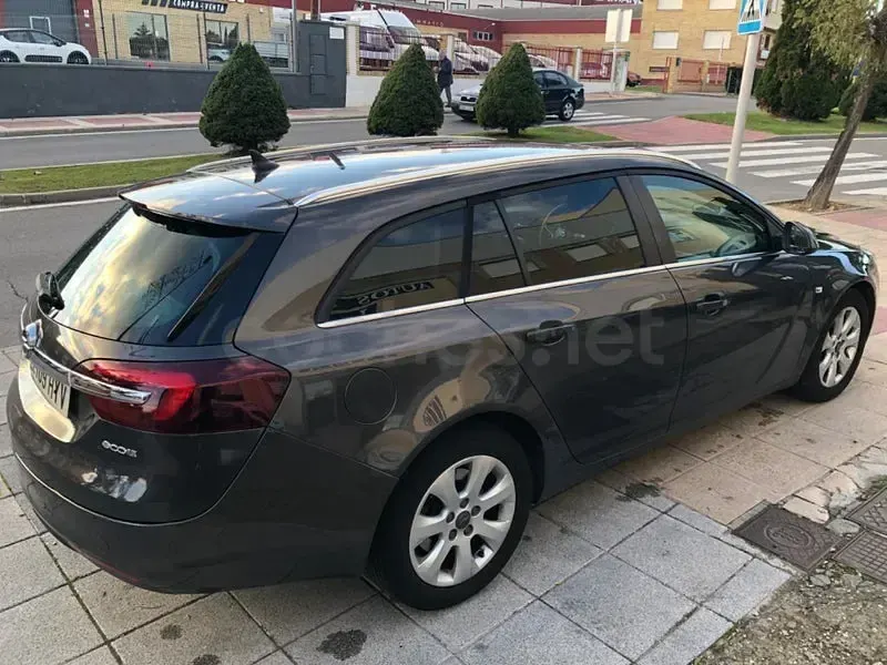 Usado Opel Insignia Selective 140 CV (102 kW) 2014 Gris / plata Familiar