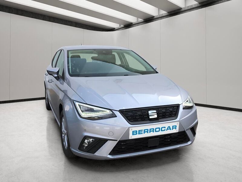 Gris / plata Usado 2023 Seat Ibiza Style Berlina | 16.800 € (Precio justo) - Imagen 1/4