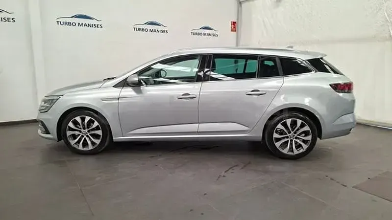 Usado Renault Mégane GrandTour Techno 140 CV (102 kW) 2023 Gris / plata Familiar