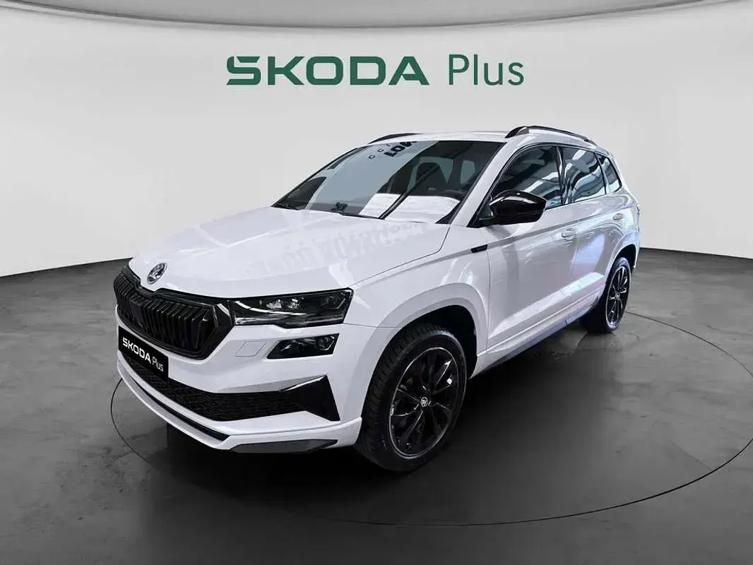 Usado Skoda Karoq SportLine 150 CV (110 kW) 2025 Blanco SUV