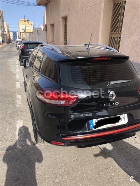 Usado Renault Clio GrandTour Dynamique 90 CV (66 kW) 2013 Negro Familiar