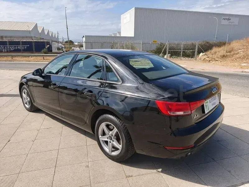 Usado Audi A4 122 CV (89 kW) 2017 Negro Berlina