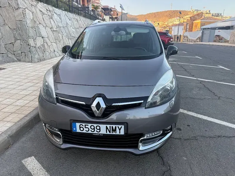Usado Renault Scénic Bose Edition 110 CV (80 kW) 2015 Gris / plata Monovolumen