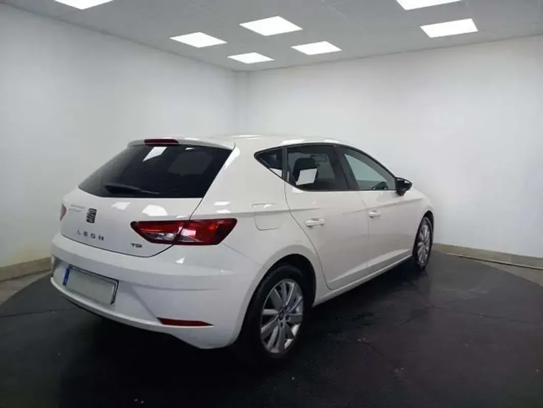 Usado Seat Leon Reference 111 CV (81 kW) 2018 Blanco Berlina