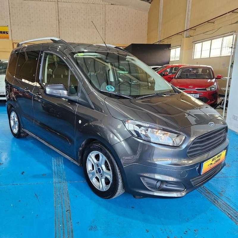 Usado Ford Tourneo Courier Ambiente 75 CV (55 kW) 2018 Gris Monovolumen