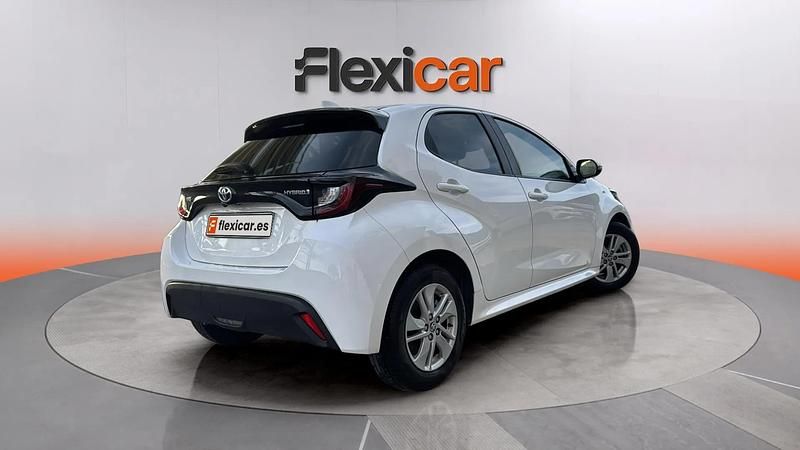 Usado Toyota Yaris Hybrid Business Edition 116 CV (85 kW) 2022 Blanco Utilitario