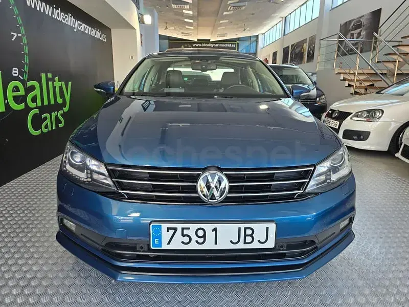Usado VW Jetta Sportline 150 CV (110 kW) 2014 Azul Berlina