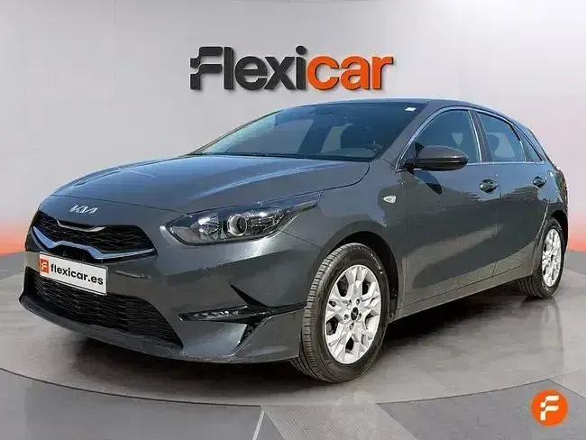 Usado Kia Ceed 136 CV (100 kW) 2023 Gris Utilitario