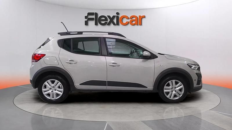 Usado Dacia Sandero Essentiel 91 CV (66 kW) 2024 Gris Utilitario