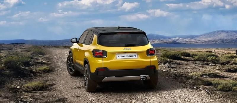 Usado Jeep Avenger Summit 100 HP (73 kW) 2023 Amarelo SUV