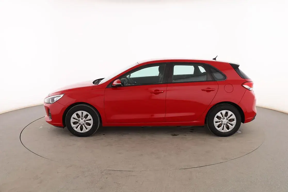 Usado Hyundai i30 120 CV (88 kW) 2017 Rojo Berlina
