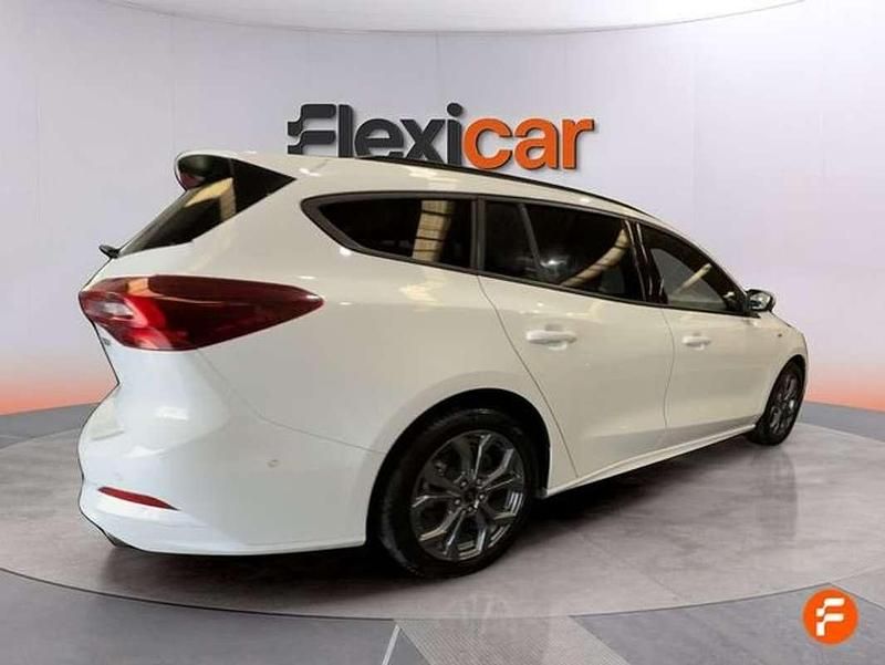 Używany Ford Focus ST-Line 155 KM (114 kW) 2023 Biały Kombi