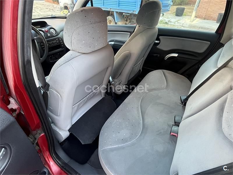 Usado Citroën C3 Exclusive 75 CV (55 kW) 2003 Granate Berlina