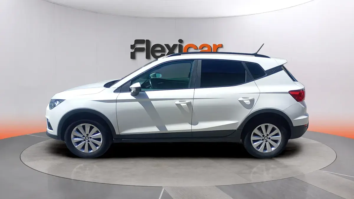 Usado Seat Arona Style Plus 110 CV (80 kW) 2021 Blanco SUV