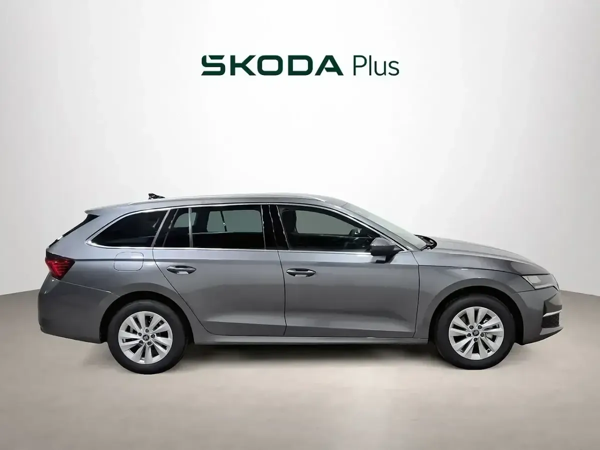 Nuevo Skoda Octavia Selection 150 CV (110 kW) 2026 Gris Familiar