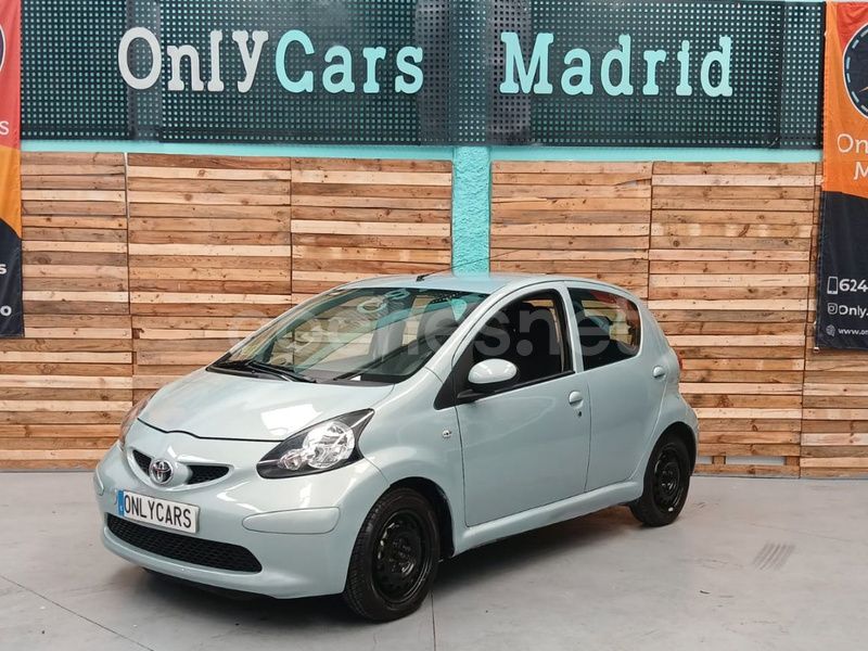 Beige Usado 2007 Toyota Aygo Utilitario | 6290 € (Un poco caro) - Imagen 1/4