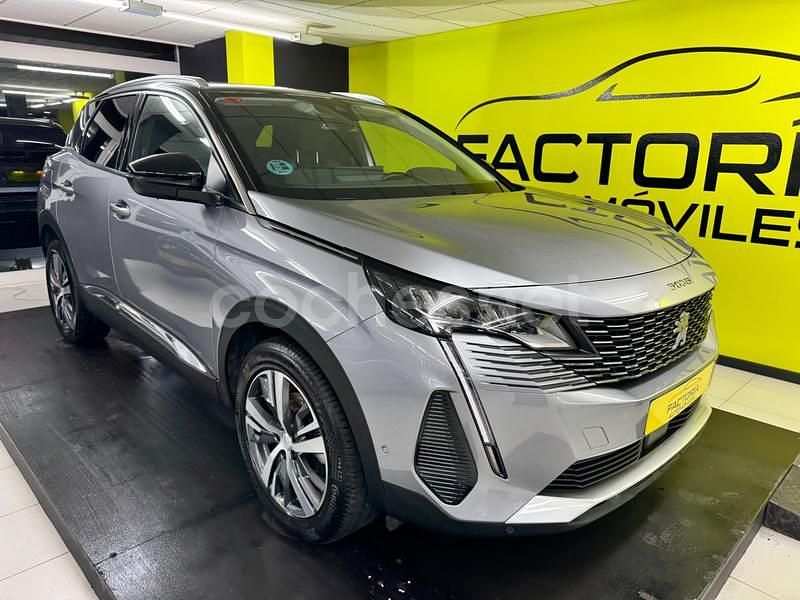 Usado Peugeot 3008 Allure 130 CV (95 kW) 2021 Gris / plata SUV