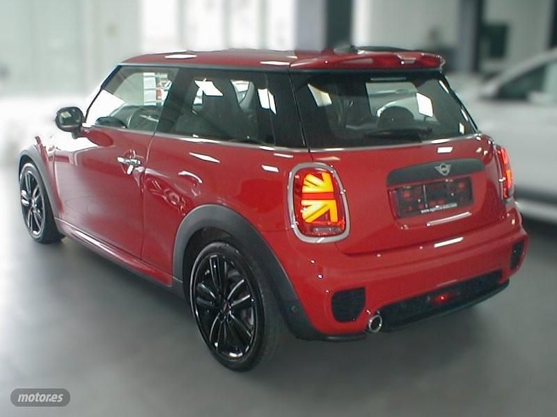 Usado Mini John Cooper Works 102 CV (75 kW) 2021 Rojo Utilitario