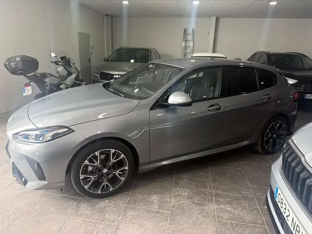 Usado BMW 120 M Sport 163 CV (119 kW) 2026 Gris Utilitario