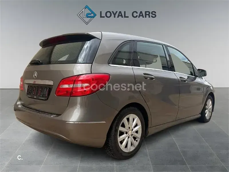 Usado Mercedes B180 Urban 109 CV (80 kW) 2014 Beige Utilitario
