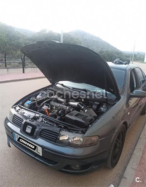 Usado Seat Leon 110 CV (80 kW) 2001 Gris / plata Berlina