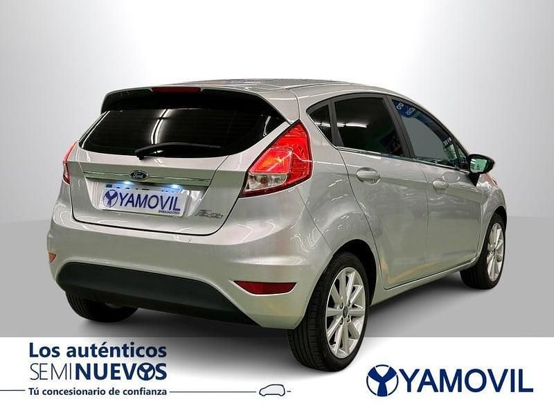 Usado Ford Fiesta Titanium 82 CV (60 kW) 2016 Gris / plata Berlina