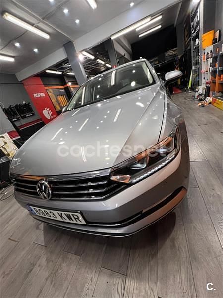 Gris / plata Usado 2019 VW Passat Advance Familiar | 13.000 € (Buen precio) - Imagen 1/4