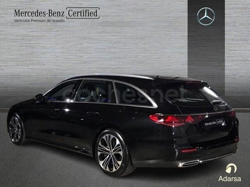 Usado Mercedes E300 313 CV (230 kW) 2024 Negro obsidiana Familiar