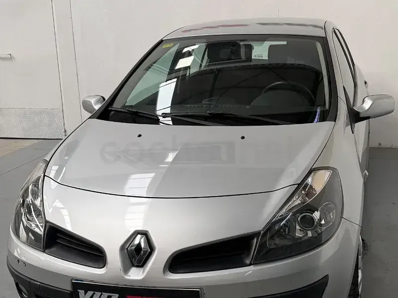 Usado Renault Clio II Authentique 85 CV (62 kW) 2007 Gris / plata Berlina