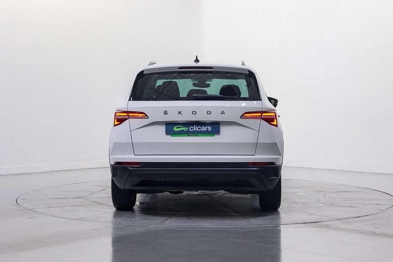 Usado Skoda Karoq Ambition 150 CV (110 kW) 2022 Blanco SUV