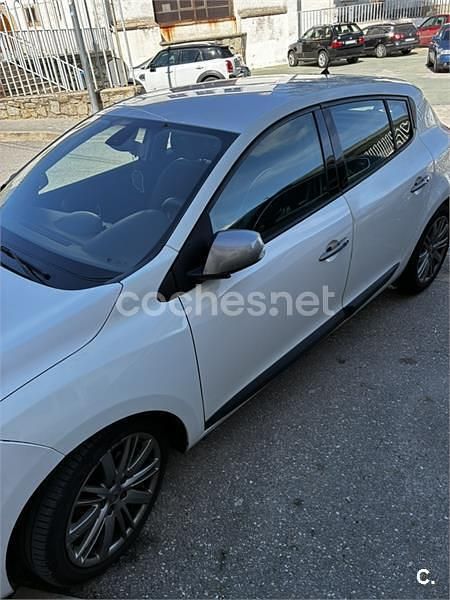 Usado Renault Mégane Dynamique 130 CV (95 kW) 2011 Blanco Berlina
