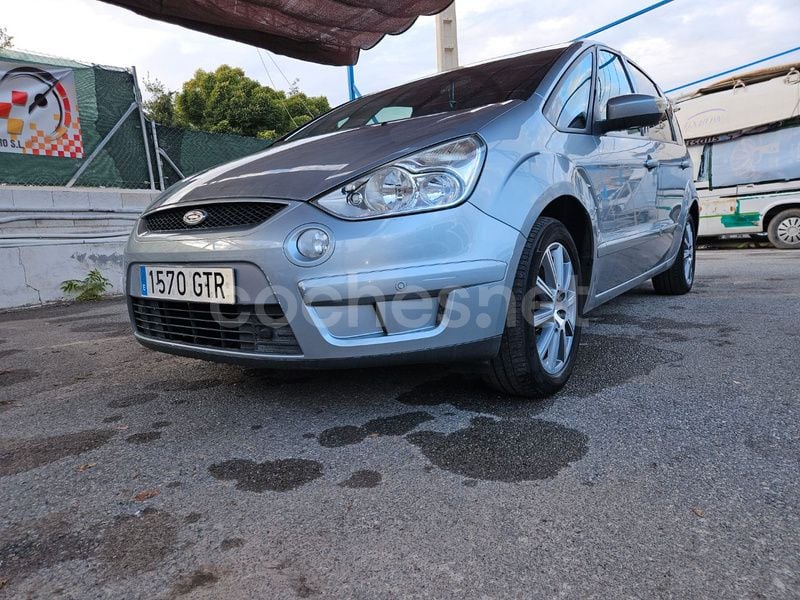 Usado Ford S-MAX Trend 145 CV (106 kW) 2010 Gris / plata Monovolumen