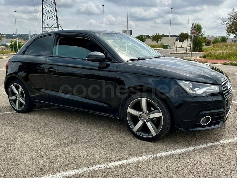 Usado Audi A1 Attraction 86 CV (63 kW) 2010 Negro Utilitario