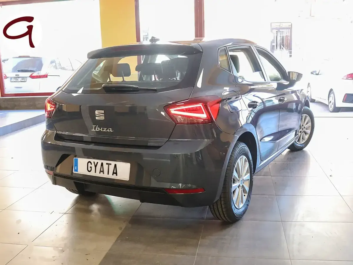 Usado Seat Ibiza Style 115 CV (84 kW) 2025 Gris / plata Utilitario