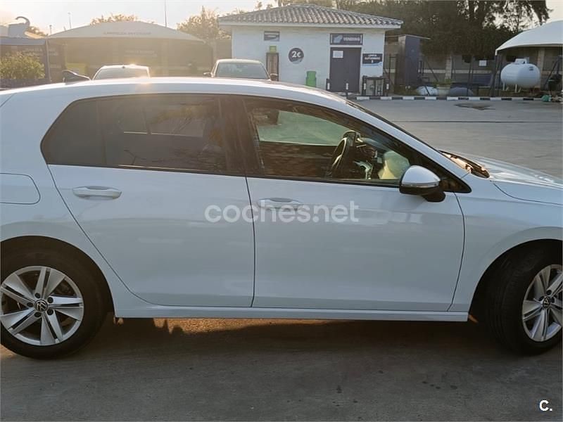 Usado VW Golf VIII Life 130 CV (95 kW) 2021 Blanco Berlina