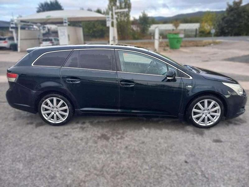 Usado Toyota Avensis Premium 150 CV (110 kW) 2010 Negro Familiar