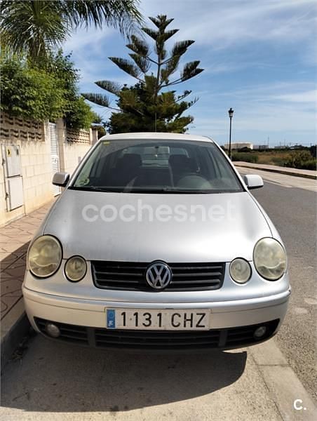 Gris / plata Usado 2003 VW Polo Highline Berlina | 3500 € (Precio justo) - Imagen 1/4