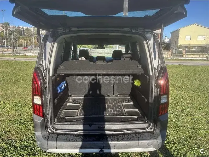 Usado Peugeot Rifter GT-line 130 CV (95 kW) 2018 Gris / plata Monovolumen