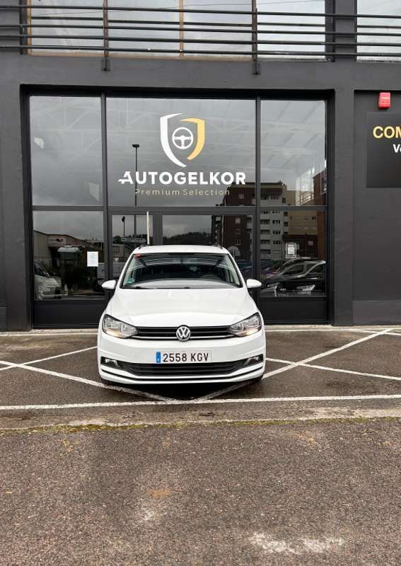 Usado VW Touran Edition 116 CV (85 kW) 2018 Blanco Monovolumen