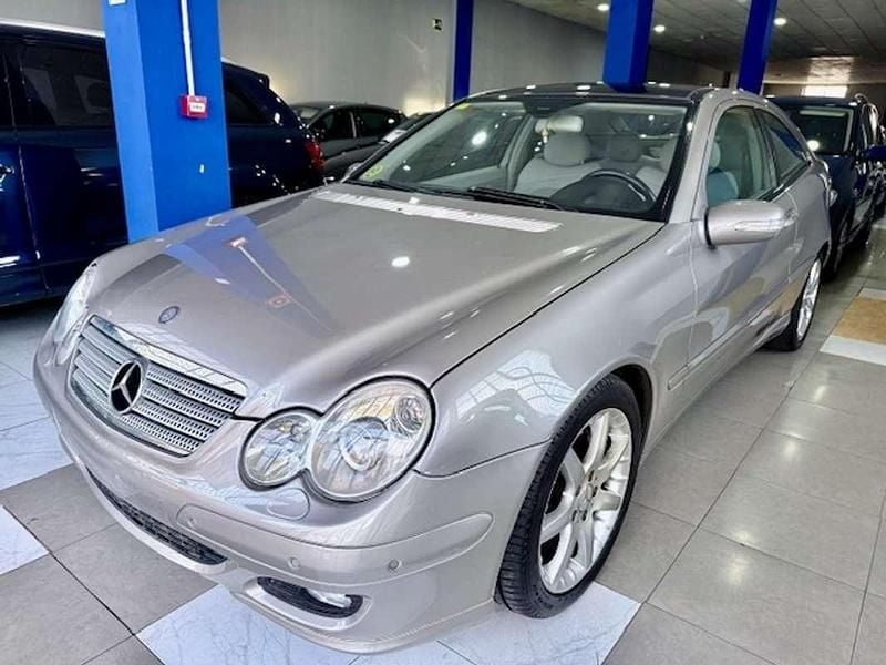 Usado Mercedes C230 Classic 204 CV (150 kW) 2005 Beige Coupe
