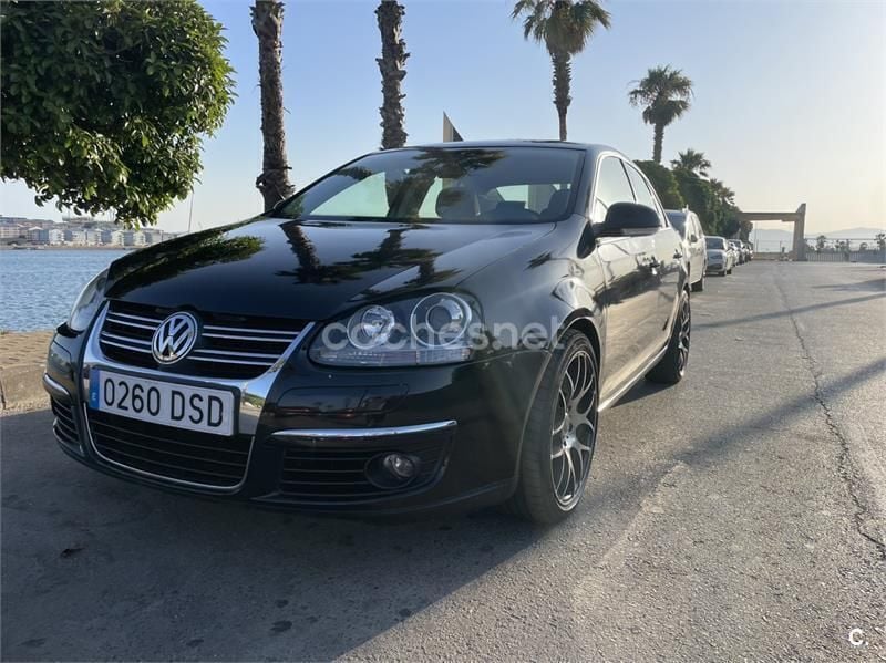 Negro Usado 2006 VW Jetta Advance Berlina | 5500 € (Precio justo) - Imagen 1/4