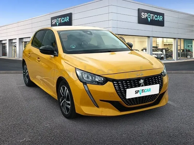Usado Peugeot 208 Allure 100 CV (73 kW) 2023 Amarillo Utilitario