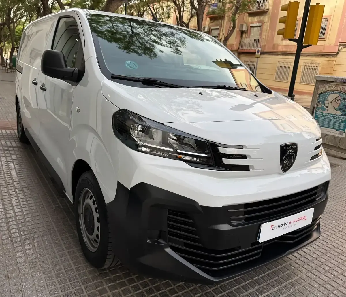 Usado Peugeot Expert S 120 CV (88 kW) 2024 Blanco Van