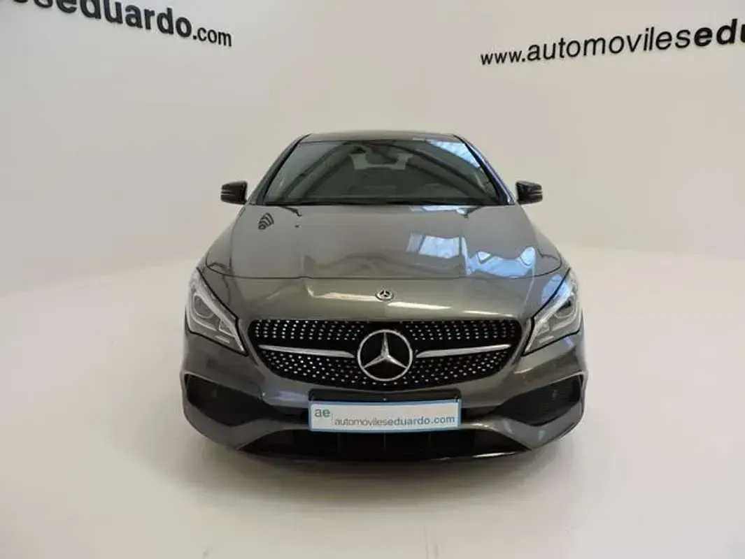 Usado Mercedes CLA200 Shooting Brake 136 CV (100 kW) 2018 Gris Familiar
