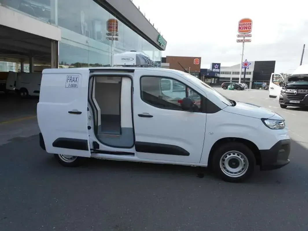 Usado Fiat Doblò 102 CV (75 kW) 2024 Blanco Monovolumen
