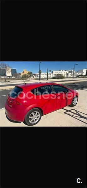 Usado Seat Leon Ecomotive 105 CV (77 kW) 2007 Rojo Utilitario