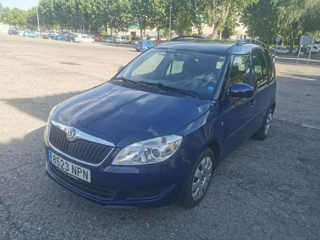 Usado Skoda Roomster Style 86 CV (63 kW) 2010 Azul Monovolumen