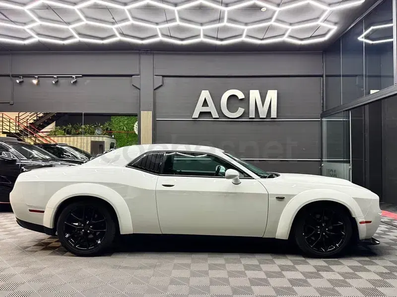 Usado Dodge Challenger SXT 303 CV (222 kW) 2023 Blanco Coupe