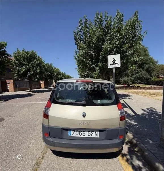 Usado Renault Scénic 110 CV (80 kW) 2008 Beige Monovolumen