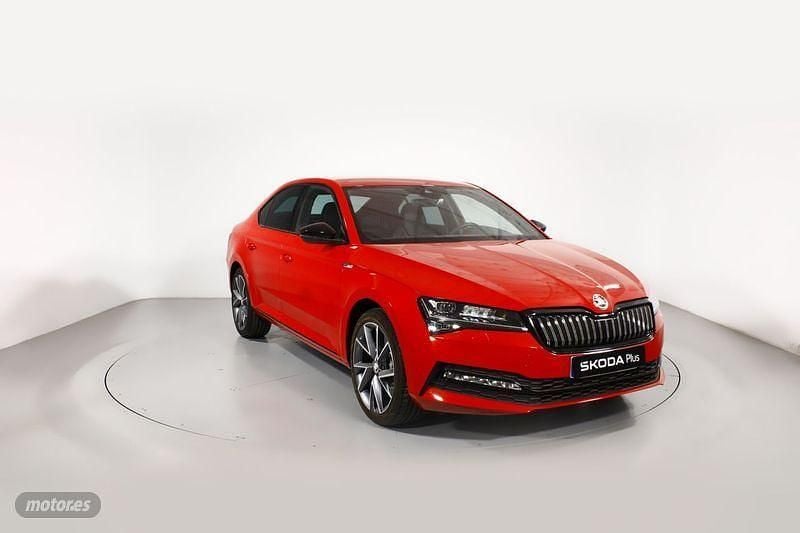 Rojo Usado 2024 Skoda Superb SportLine Berlina | 37.300 € - Imagen 1/4